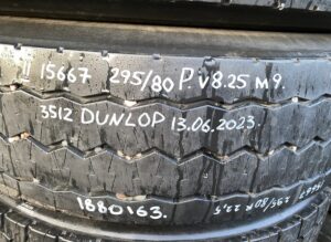 Roată volvo 295/80r22. 5 dunlop 13. 06. 2023 1 Roată volvo 295/80r22. 5 dunlop 13. 06. 2023