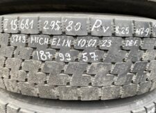 Roată Scania 295/80 R225 8.25 MT9