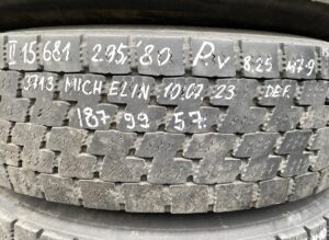 Roată scania 295/80 r225 8. 25 mt9 1 Roată scania 295/80 r225 8. 25 mt9