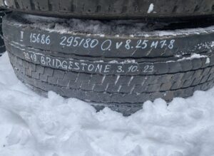 Anvelopă bridgestone 295/80r22. 5, dot 3219, 8. 25m7. 8 1 Anvelopă bridgestone 295/80r22. 5, dot 3219, 8. 25m7. 8