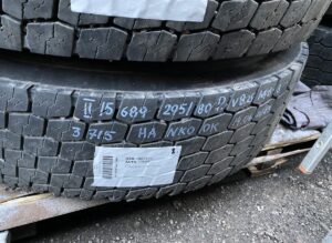 Roata volvo 295/80r22. 5 v825 w6 8 1 Roata volvo 295/80r22. 5 v825 w6 8