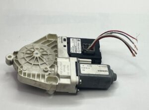 Motor regulator de geam dreapta renault 84062949 7484062949 7482907377 82907377 1 Motor regulator de geam dreapta renault 84062949 7484062949 7482907377 82907377