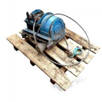 Troliu electric cu cablu metalic pentru platformă de lemn