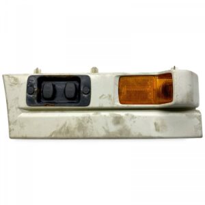 Placă de trepte scania dreapta mică cu corp din plastic și lumină reflectorizantă 1 Placă de trepte scania dreapta mică cu corp din plastic și lumină reflectorizantă