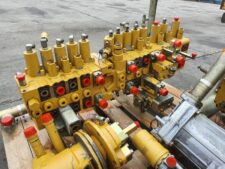 Distribuitor hidraulic pentru excavator Caterpillar 325