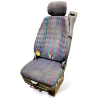 Scaun șofer Irisbus cu tapițerie colorată și uzură vizibilă