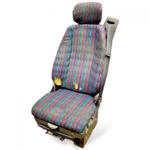 Scaun șofer irisbus cu tapițerie colorată și uzură vizibilă