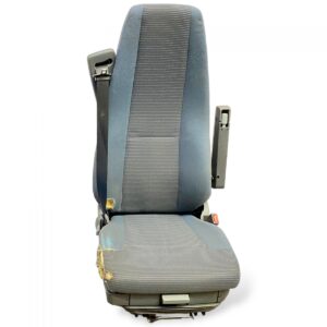 Scaun șofer volvo uzat cu defecțiuni vizibile - 20862625 1 Scaun șofer volvo uzat cu defecțiuni vizibile – 20862625