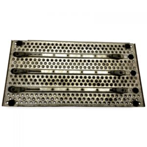 Placă de acoperire cadru mercedes a9605207831 / a9605200631 - perforată, metalică 1 Placă de acoperire cadru mercedes a9605207831 / a9605200631 – perforată, metalică