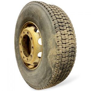 Roată volvo 295/80r22. 5 cu jantă ruginită 1 Roată volvo 295/80r22. 5 cu jantă ruginită