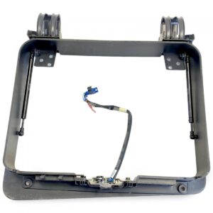Capac compartiment depozitare cabină dreapta scania - plastic cu cadru și amortizoare 1 Capac compartiment depozitare cabină dreapta scania – plastic cu cadru și amortizoare
