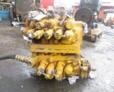 Distribuitor hidraulic pentru excavator Komatsu PC228