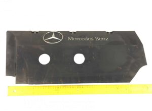 Capac lateral motor mercedes-benz a9040740647 1 Capac lateral motor mercedes-benz a9040740647