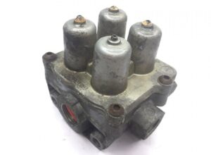 Supapă de protecție cu patru circuite scania (coduri: 1381883, 1431049, 1337904, 1356635, 1505406, 1505399)