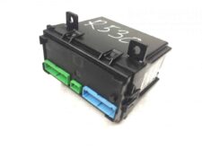 Unitate de control VECU Renault 7421067823 cu conectori colorați