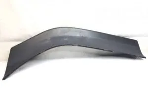 Capac plastic între cabină și apărător de noroi față stânga scania