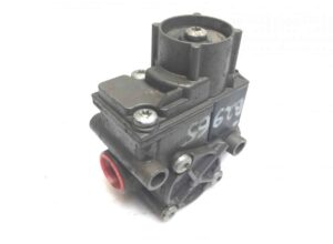 Supapă abs axa față dreapta pentru man - coduri: 81524526015, 81254526015, 815245526019, 81524526008, 81524526011, 81524529008 1 Supapă abs axa față dreapta pentru man – coduri: 81524526015, 81254526015, 815245526019, 81524526008, 81524526011, 81524529008