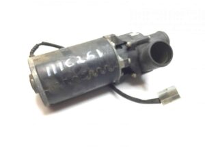 Pompa de circulație lichid de răcire pentru volvo - coduri compatibile: 70347596, 70347552, 21083159, 22342975 1 Pompa de circulație lichid de răcire pentru volvo – coduri compatibile: 70347596, 70347552, 21083159, 22342975
