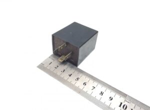 Releu volvo 6180021002 - dimensiuni 4x4x4 cm 1 Releu volvo 6180021002 – dimensiuni 4x4x4 cm