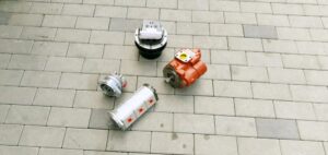Pompe hidraulice pentru miniexcavatoare - diverse modele 1 Pompe hidraulice pentru miniexcavatoare – diverse modele