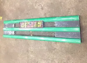 Grilă mijloc scania verde cu inserții negre și plăcuță decorativă