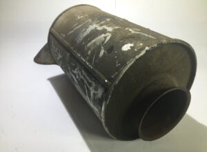 Rezonator metalic auto uzat pentru volvo (cod 20564260) 1 Rezonator metalic auto uzat pentru volvo (cod 20564260)