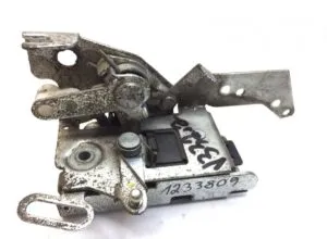 Încuietoare ușă dreapta volvo cod 1233809