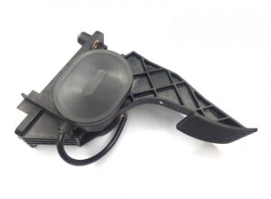 Pedală de accelerație cu senzor de poziție pentru mercedes (cod a9413000104) 1 Pedală de accelerație cu senzor de poziție pentru mercedes (cod a9413000104)