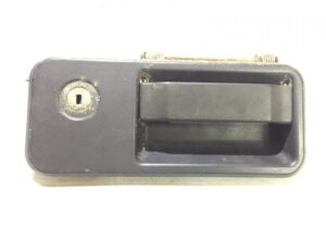 Mâner exterior ușă stânga volvo cu încuietoare - coduri 20398466, 1062565, 8191334 1 Mâner exterior ușă stânga volvo cu încuietoare – coduri 20398466, 1062565, 8191334
