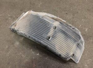 Apărător de noroi axă față, față stânga volvo 20372064 1 Apărător de noroi axă față, față stânga volvo 20372064