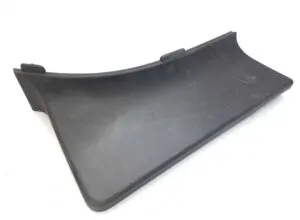 Capac plastic stânga între cabină și apărător noroi spate scania 1443091-11