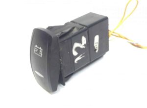 Comutator izolator baterie volvo - coduri: 70369720, 70369706 1 Comutator izolator baterie volvo – coduri: 70369720, 70369706