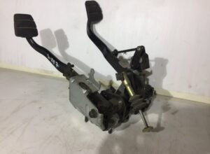 Pedală ambreiaj și frână cu panou pentru scania - coduri: 1428690, 1428665, 1726423, 1428667, 1483865, 2388629, 1435680, 1731241, 1548492 1 Pedală ambreiaj și frână cu panou pentru scania – coduri: 1428690, 1428665, 1726423, 1428667, 1483865, 2388629, 1435680, 1731241, 1548492