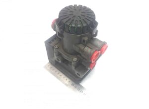 Supapă ebs axă față dreapta renault – coduri: 20828237, 20570906, 21122034, 20428938, 5801290649, 7485003022, 7420828237, 7420428938, 7420570906, 504100409, 7421122034, 5801910304