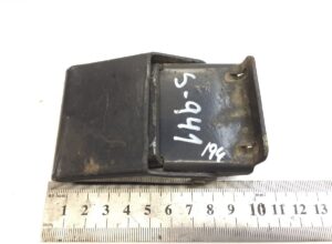 Clema de montare apărător noroi axă față stânga scania - coduri 1355381, 1355881 1 Clema de montare apărător noroi axă față stânga scania – coduri 1355381, 1355881