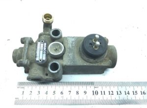 Valvă solenoid wabco 472 255 009 0 pentru scania 1 Valvă solenoid wabco 472 255 009 0 pentru scania