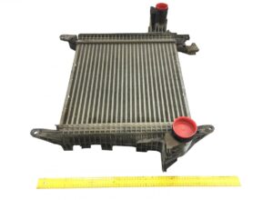 Intercooler pentru camion man 81061300228 – model radiator cu capac roșu