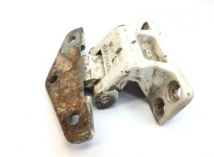 Balama ușă dreapta jos volvo 20372039 – uzată