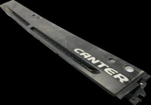 Capac din plastic sub parbriz mitsubishi canter mk487205