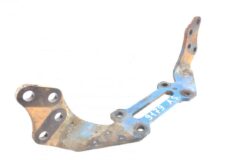 Suport cilindru de direcție AX Mercedes A9574660141 - Piesă metalică uzată cu inscripții albastre