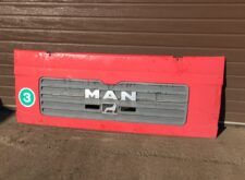 Grilă Superioară MAN - Roșu/Gris cu Emblema MAN și Indicator 3