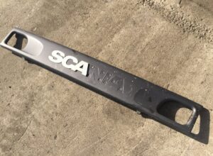 Grilă superioară pentru scania - coduri: 1383609, 1383620, 1748048 1 Grilă superioară pentru scania – coduri: 1383609, 1383620, 1748048