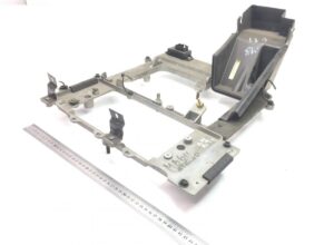 Cadru conectori cabină mercedes a9735420034 – suport metalic pentru conectori electrici