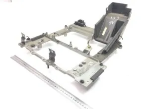 Cadru conectori cabină mercedes a9735420034 – suport metalic pentru conectori electrici