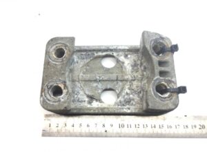 Suport pentru apărător de noroi axa motrică spate dreapta volvo 20383038/20382890 1 Suport pentru apărător de noroi axa motrică spate dreapta volvo 20383038/20382890