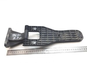 Balama grilă superioară dreapta renault 9630 p. P. 4131 1 Balama grilă superioară dreapta renault 9630 p. P. 4131