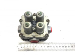 Supapă de protecție cu patru circuite wabco pentru scania (coduri: 1381883, 1431049, 1337904, 1356635, 1505406, 1505399) 1 Supapă de protecție cu patru circuite wabco pentru scania (coduri: 1381883, 1431049, 1337904, 1356635, 1505406, 1505399)