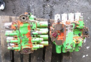Distribuitor hidraulic second-hand pentru atlas 1602 1 Distribuitor hidraulic second-hand pentru atlas 1602