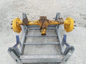 Axă utilaj galben zettelmeyer zl 500, montată pe suport metalic 1 Axă utilaj galben zettelmeyer zl 500, montată pe suport metalic