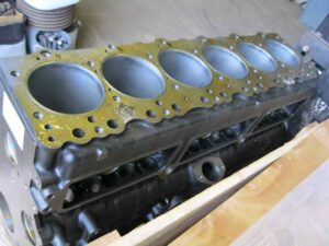 Bloc motor isuzu cu 6 pistoane - second hand 1 Bloc motor isuzu cu 6 pistoane – second hand